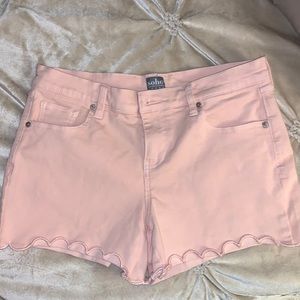 Peach color denim shorts with scallop edges